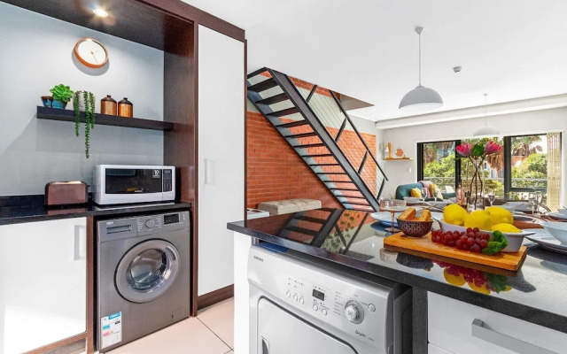 Manhattan Wharfside 301