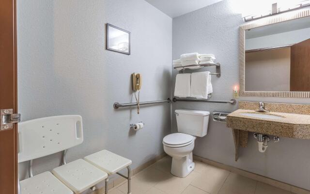 Comfort Inn Alton near I-255