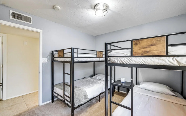 Outdoor Oasis: Family-Friendly Home In Scottsdale!