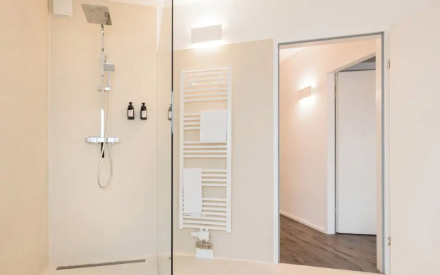 URBAN ISLAND - Riverside Apartments