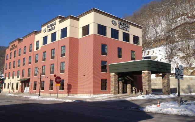 Cobblestone Inn and Suites Marquette