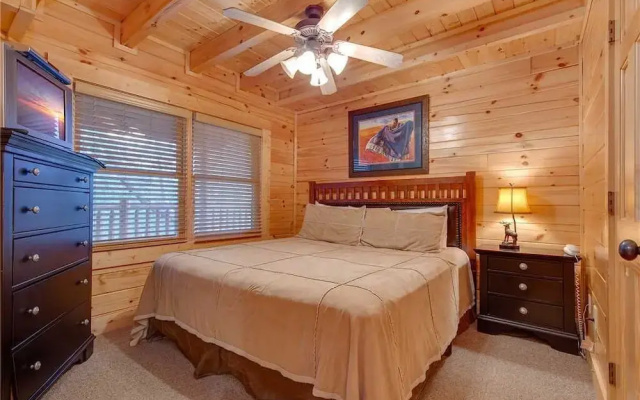 Destinys Lodge - Five Bedroom Cabin