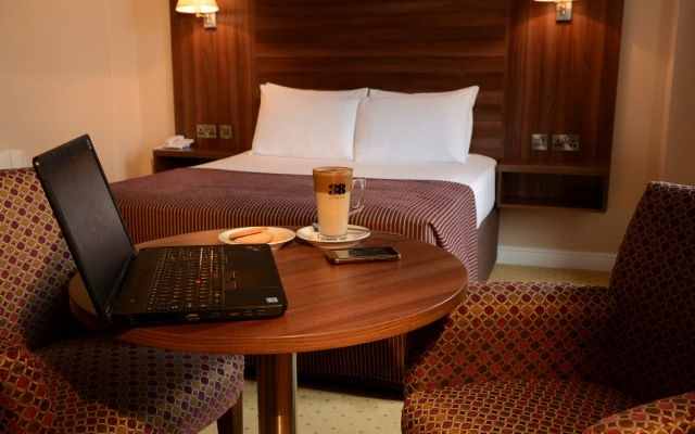 Dillons Hotel