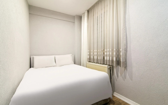 Centrally Located Apartment With Backyard in Sisli