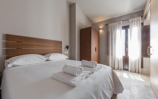 Chacon Apartments  Suites