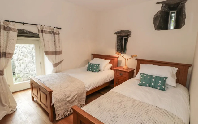 Ty Gwennol at Gilfach Goch