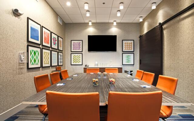 Holiday Inn Express & Suites Racine by IHG