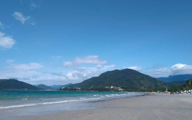 Cobertura na Enseada a 80 m da areia