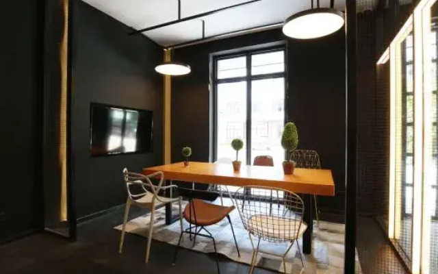 CJIA Apartment (Shanghai Xuhui Damuqiao Subway Station)
