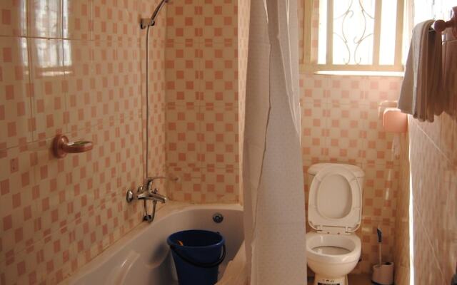 De Royal Legacy Hotel and Suites