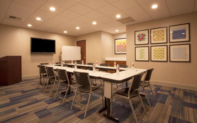 Holiday Inn Express & Suites Davis - University Area by IHG