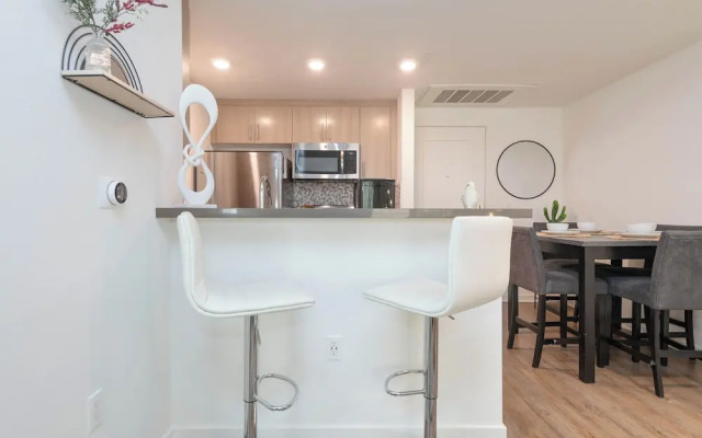 Hollywood Apartment Near Walk of Fame