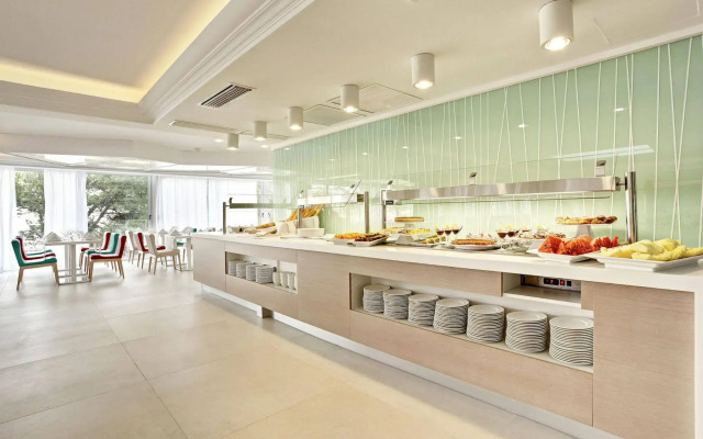 Grupotel Ibiza Beach Resort - Adults Only