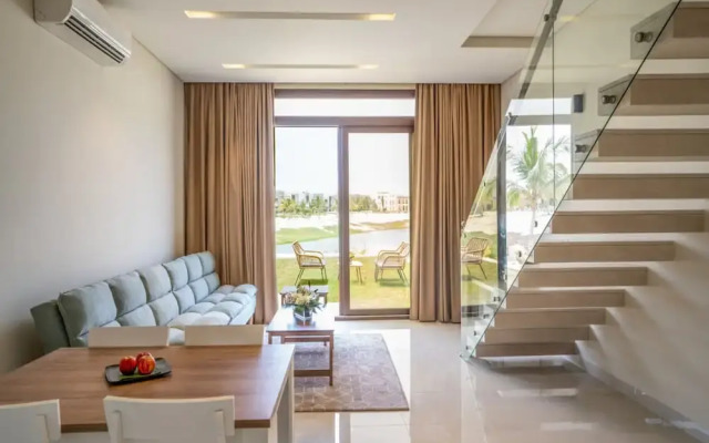 Elegant Lagoon View With Balcony