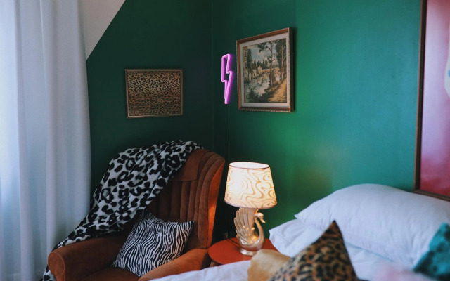 Harbour View Funky And Eclectic Two Bedroom Home