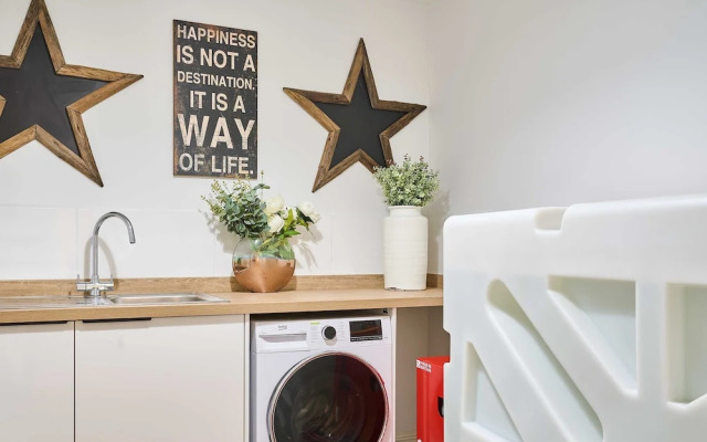 Host Stay Albert House