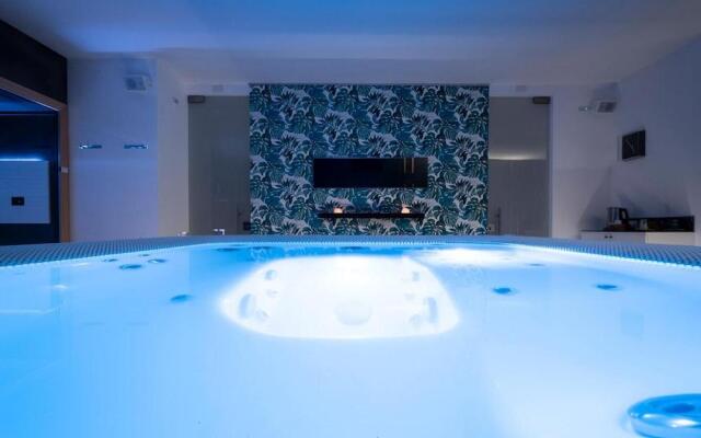 Alkamuri Posh Hotel Spa 109 Suite Superior