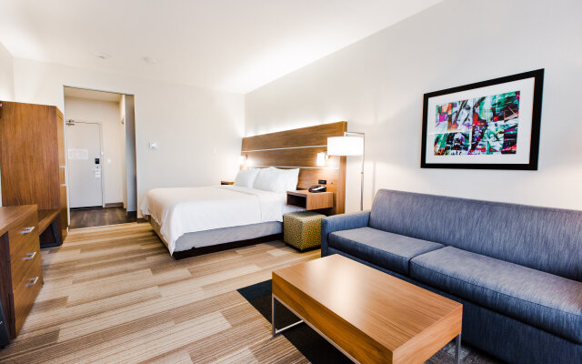 Holiday Inn Express & Suites West Edmonton - Mall Area, an IHG Hotel