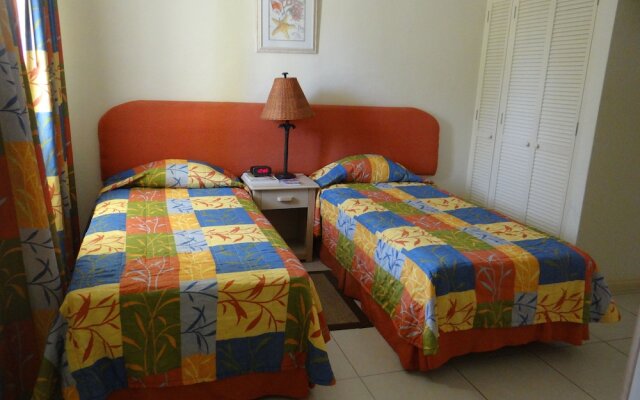 Tropical Winds Apartment Hotel