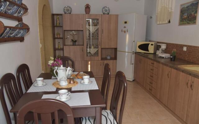 KAMARA traditional house