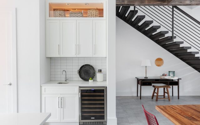 Historic District Charmer - 3 Br Townhouse