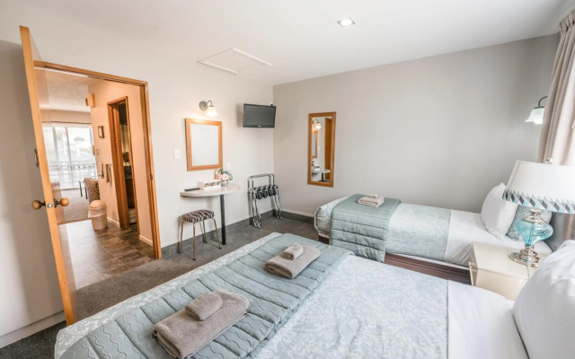 Strathern Motor Lodge – Guest Rooms – Christchurch