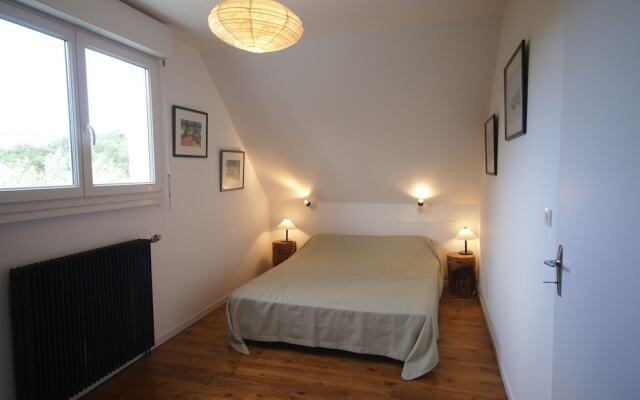 Cozy Holiday Home in Saint-Germain-sur-Ay with garden