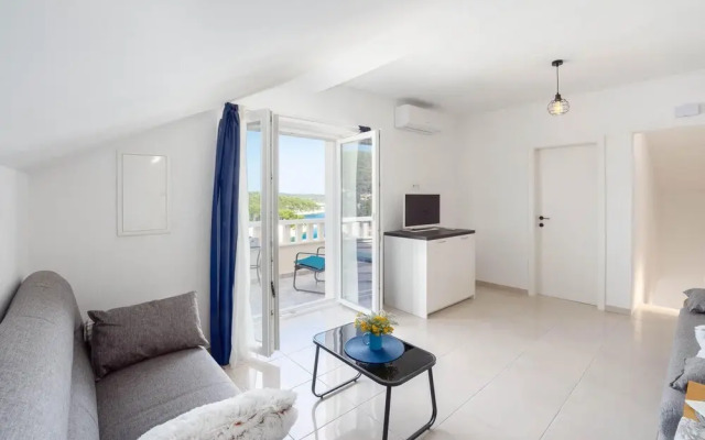 Beautiful Home in Povlja With Wifi and 3 Bedrooms