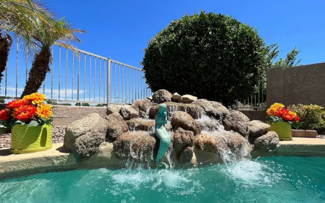 Heated Pool, Gas Grill & Yard: Phoenix Retreat!