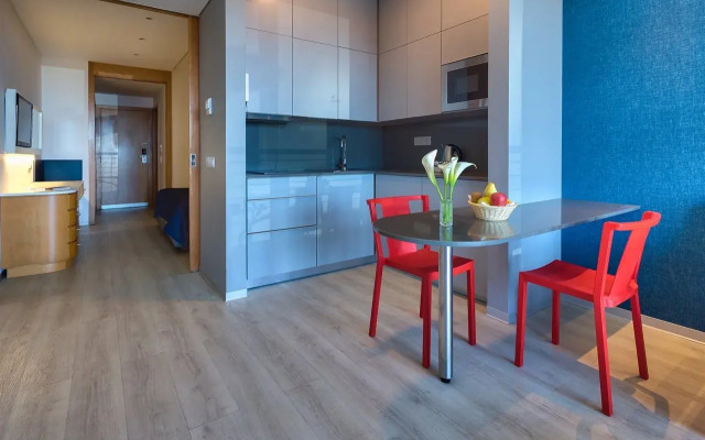 The Views Monumental