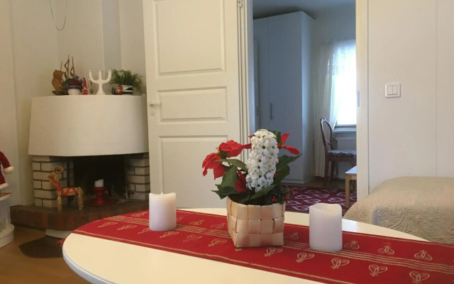 Tilava talo lähellä keskustaa