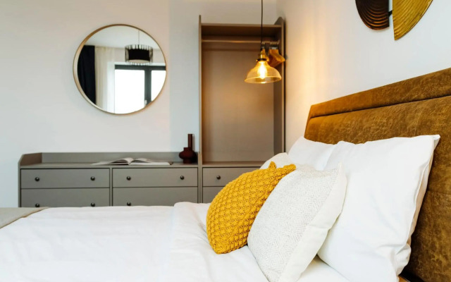 Sunny 2BR Flat - Top Location - Amazing Balcony