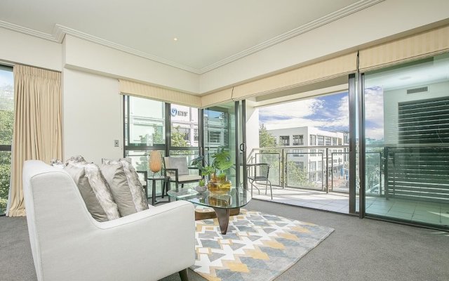 QV Viaduct Charming Apartment with AC WiFi and Parking - 933