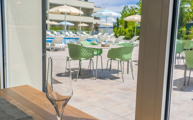 Golden Hotel & Apartments