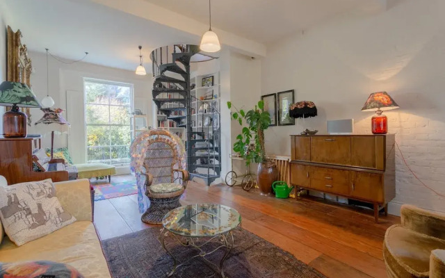 3 Bedroom House With Garden in London Fields
