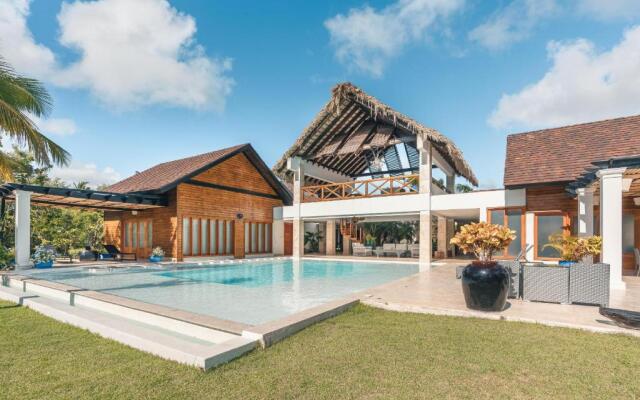 Magnificent Villa w Private Pool at Yarari