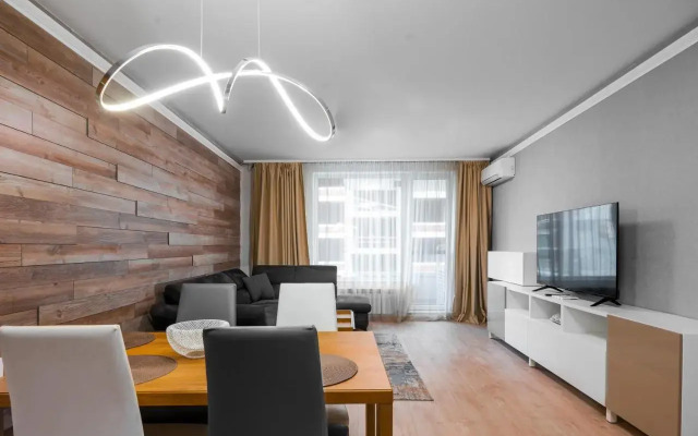 New Stylish 1-bedroom Flat in Business District