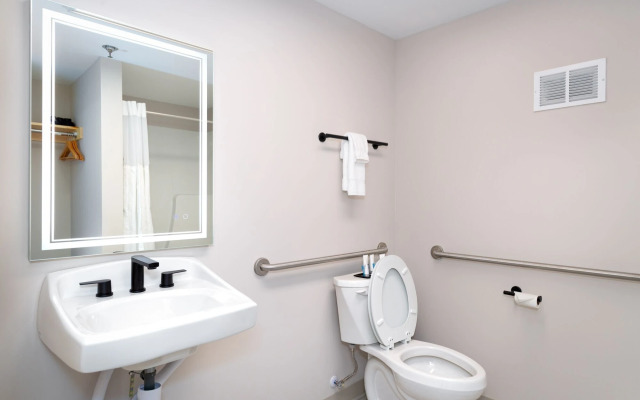 Bella Vista Hotel & Suites