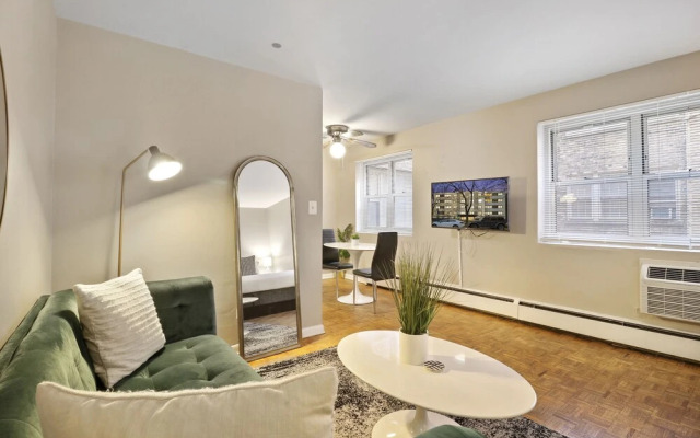 Fully Furnished Studio Apt in Lakeview