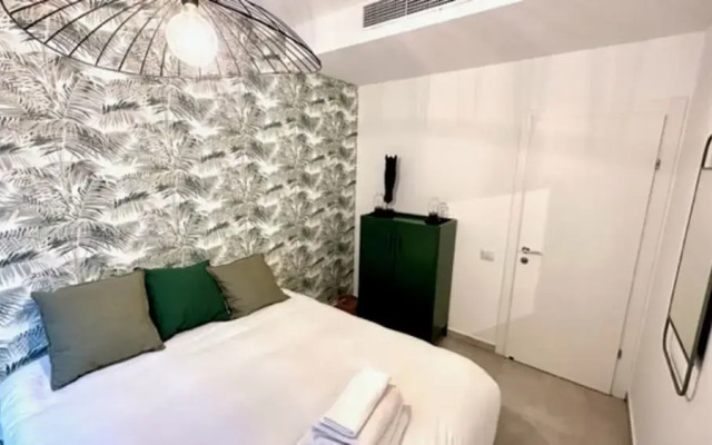 Gindi Tower APT - By Beach Apartments TLV