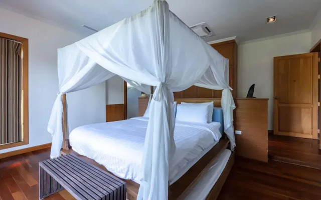 Large 6 Bed Luxury Villa on the Golf Course (PHJ)