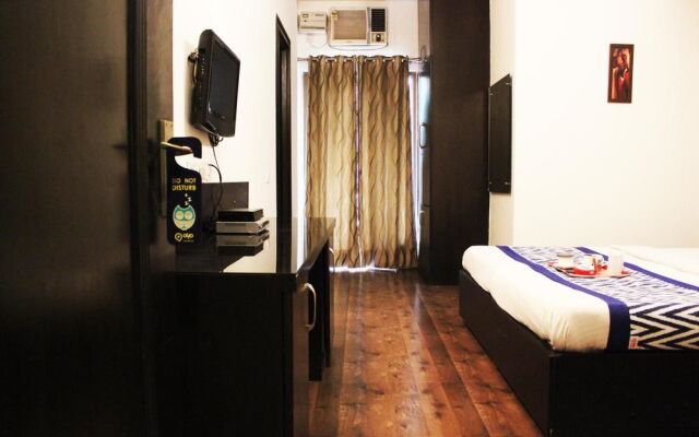 Oyo Premium Galleria Market Dlf 4
