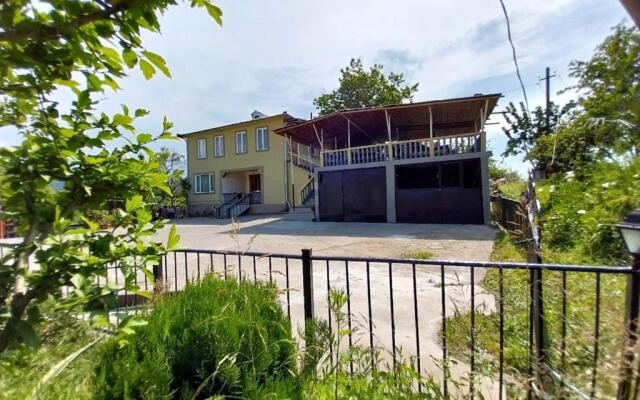 Lana's Guest House