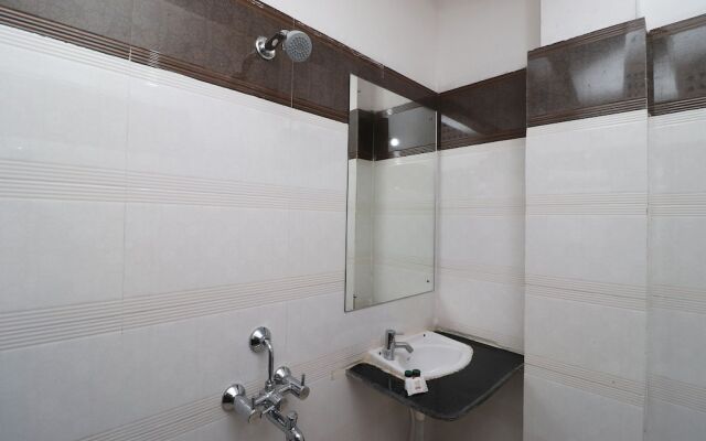 Capital O 30565 Pabitra Royal Regency