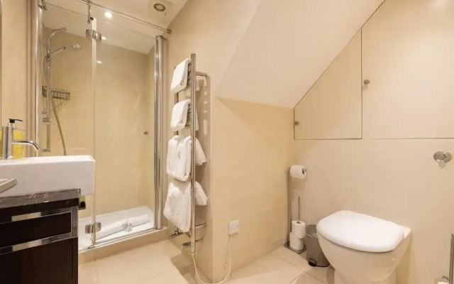 The Chelsea Nest - Stylish 2bdr With Balcony