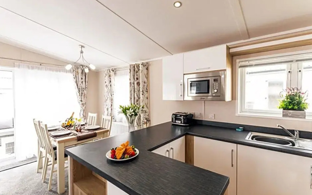 Bluebell Lodge with Hot Tub