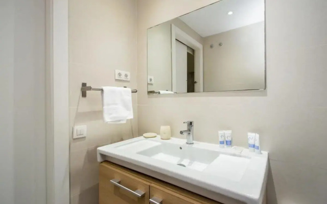 Bright and modern 4bedroom with terrace in Las Ramblas P1