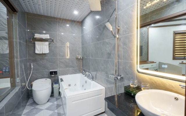 Sunland Halong Hotel and Restaurant