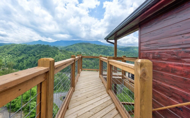 Splashtastic View Lodge by Jackson Mountain Rentals