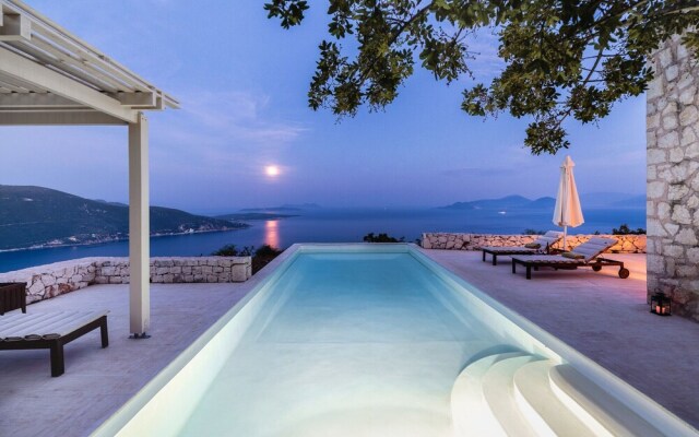 Luxurious Villa in Vasiliki with Swimming Pool & Hot Tub